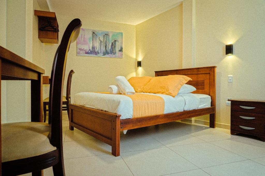 Postel nebo postele na pokoji v ubytování Hostal CañaLimeña