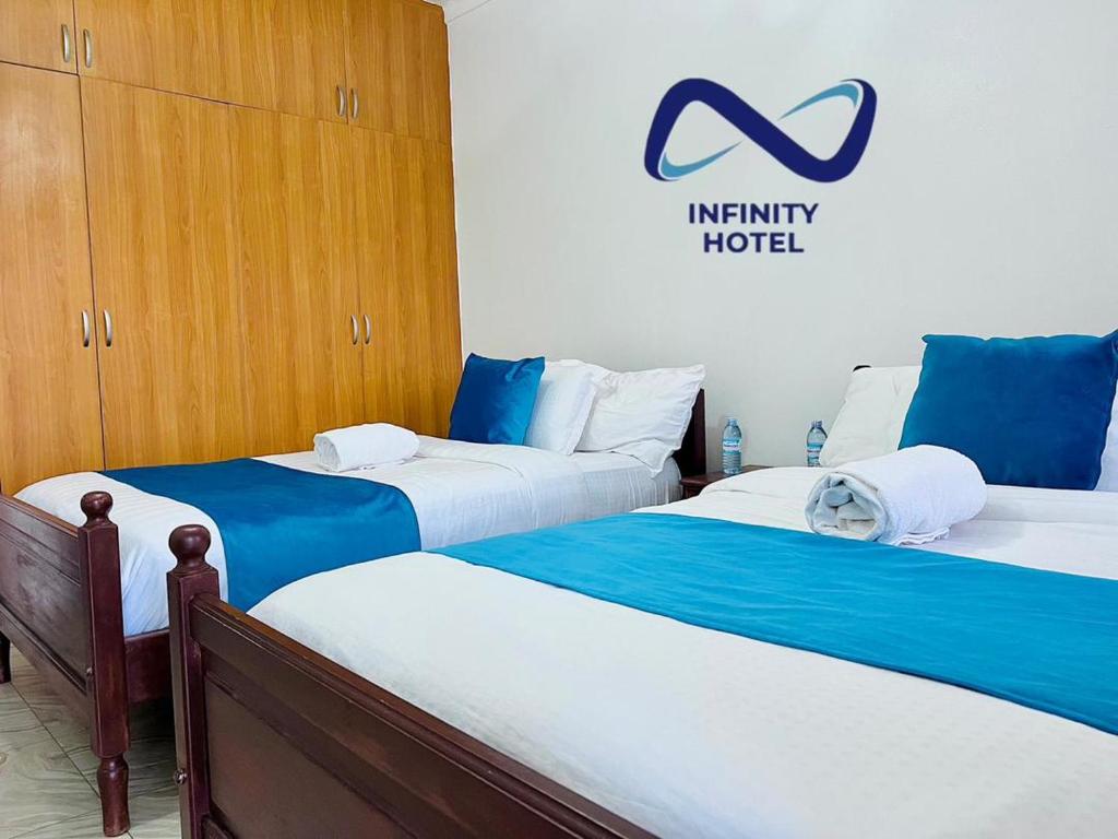Postel nebo postele na pokoji v ubytování Infinity Hotel Kampala