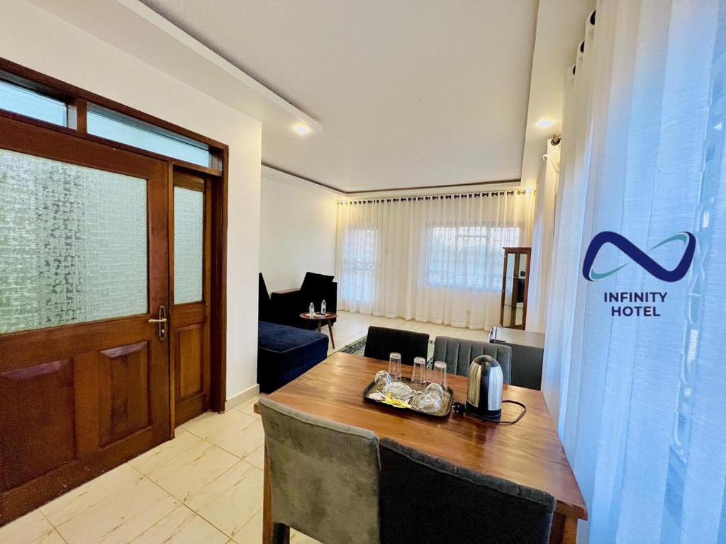 Posezení v ubytování Infinity Hotel Kampala
