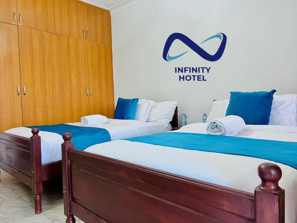 Postel nebo postele na pokoji v ubytování Infinity Hotel Kampala