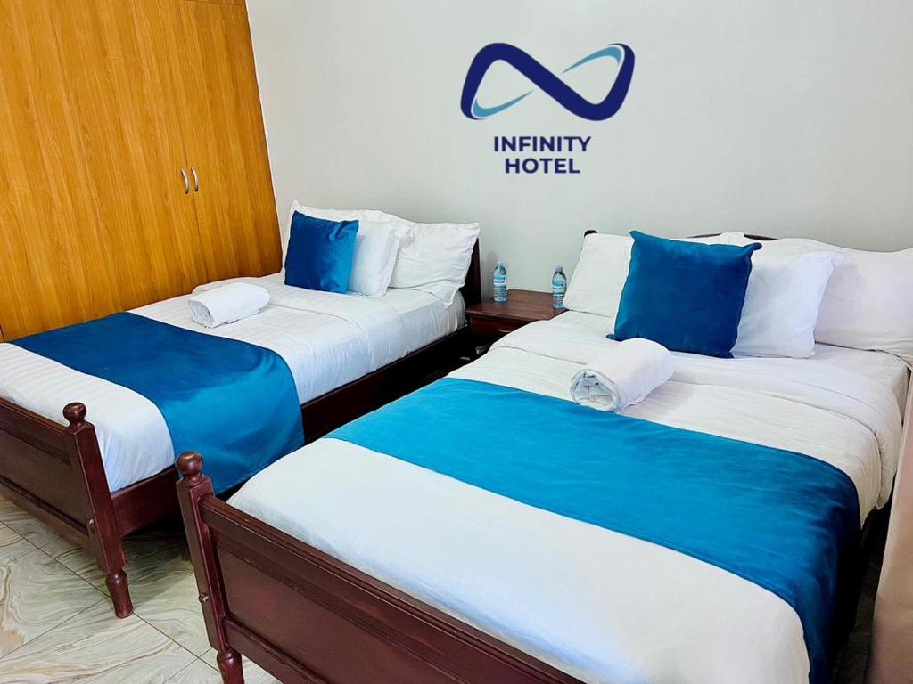 Postel nebo postele na pokoji v ubytování Infinity Hotel Kampala