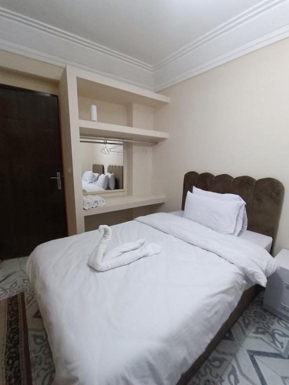 Crystal pyramid inn - 12