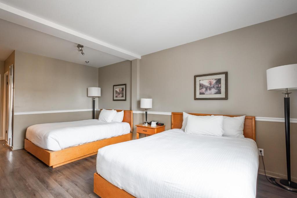 Postel nebo postele na pokoji v ubytování Hotel le Roberval