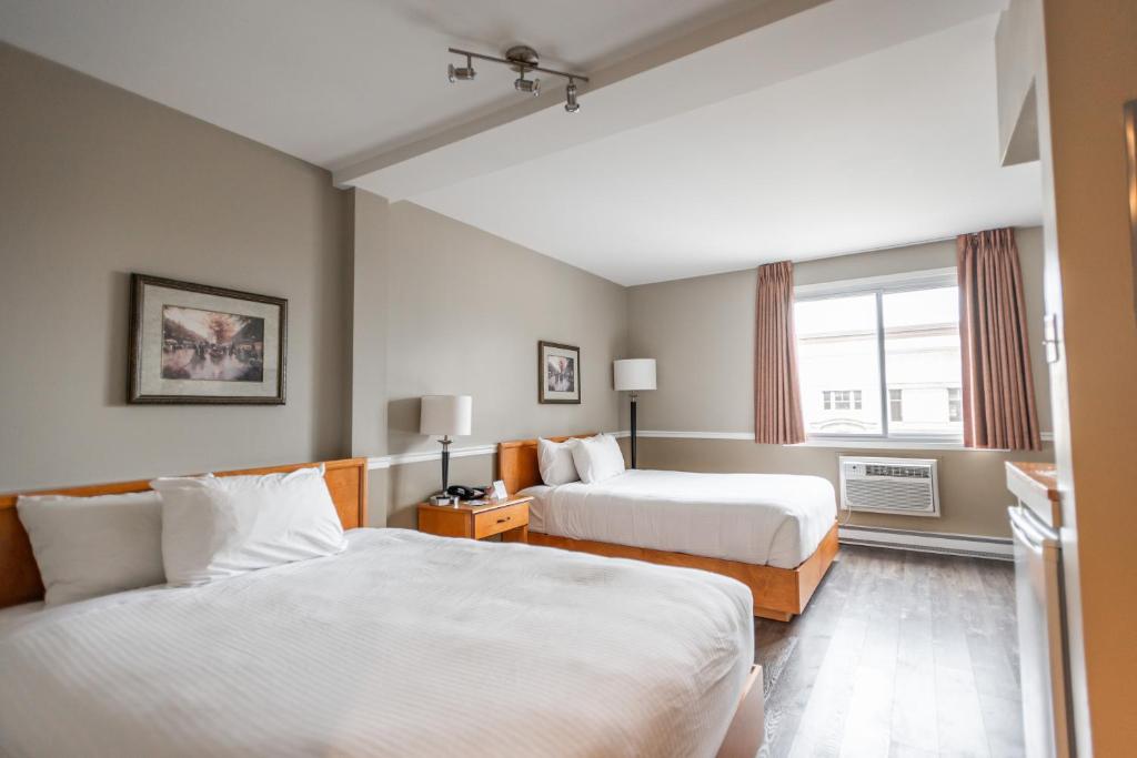 Postel nebo postele na pokoji v ubytování Hotel le Roberval