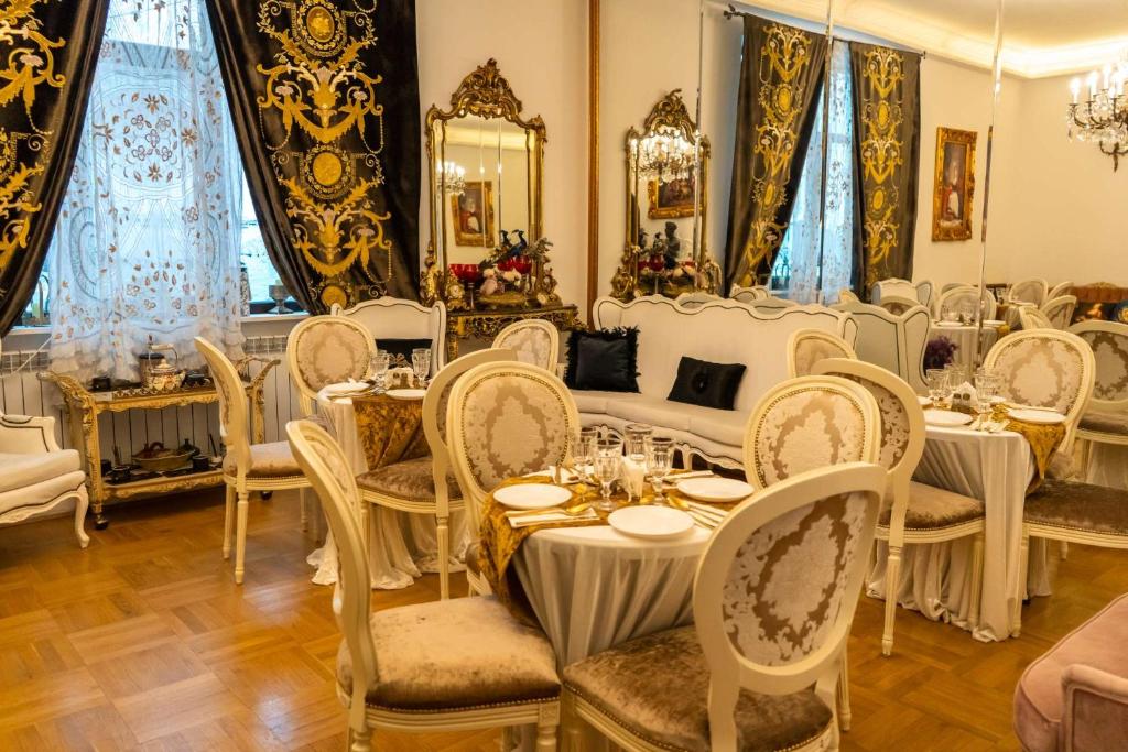 Posezení v ubytování Conacul Coroanei Luxury Boutique Hotel