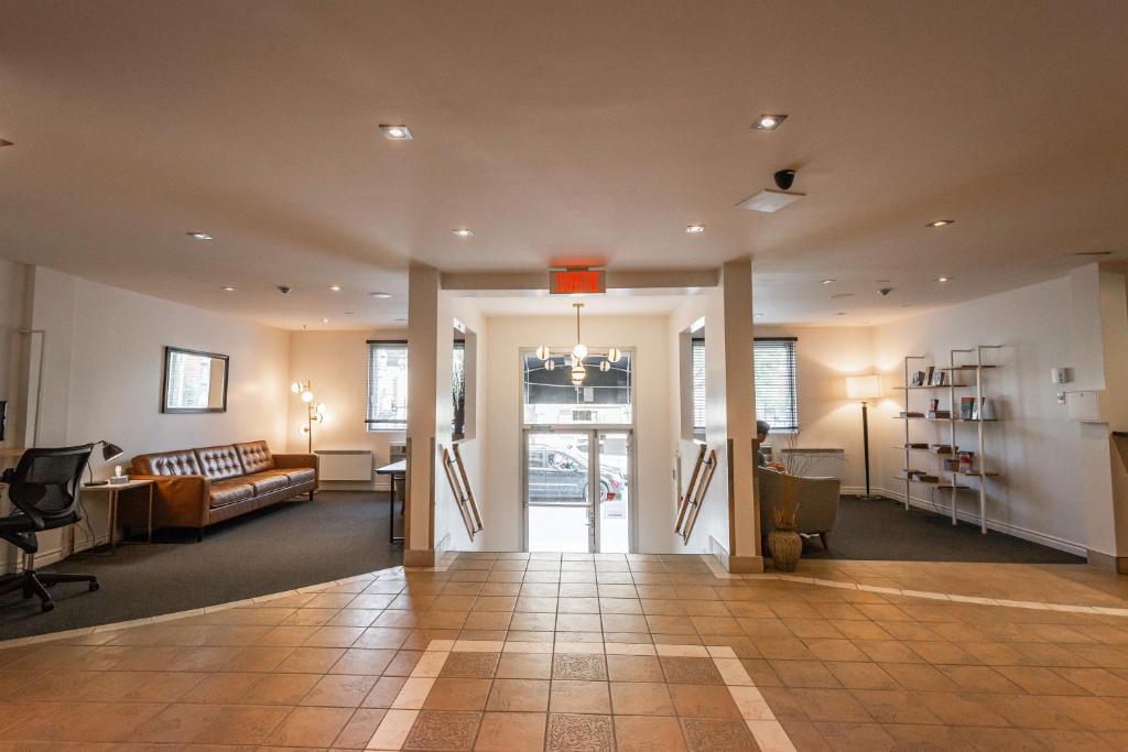 Kuchyň nebo kuchyňský kout v ubytování Hotel le Roberval