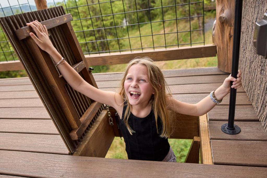 Hosté ubytování "Squirrels Gone Wild" Luxury Treehouse Adventure Near Dollywood & Pigeon Forge
