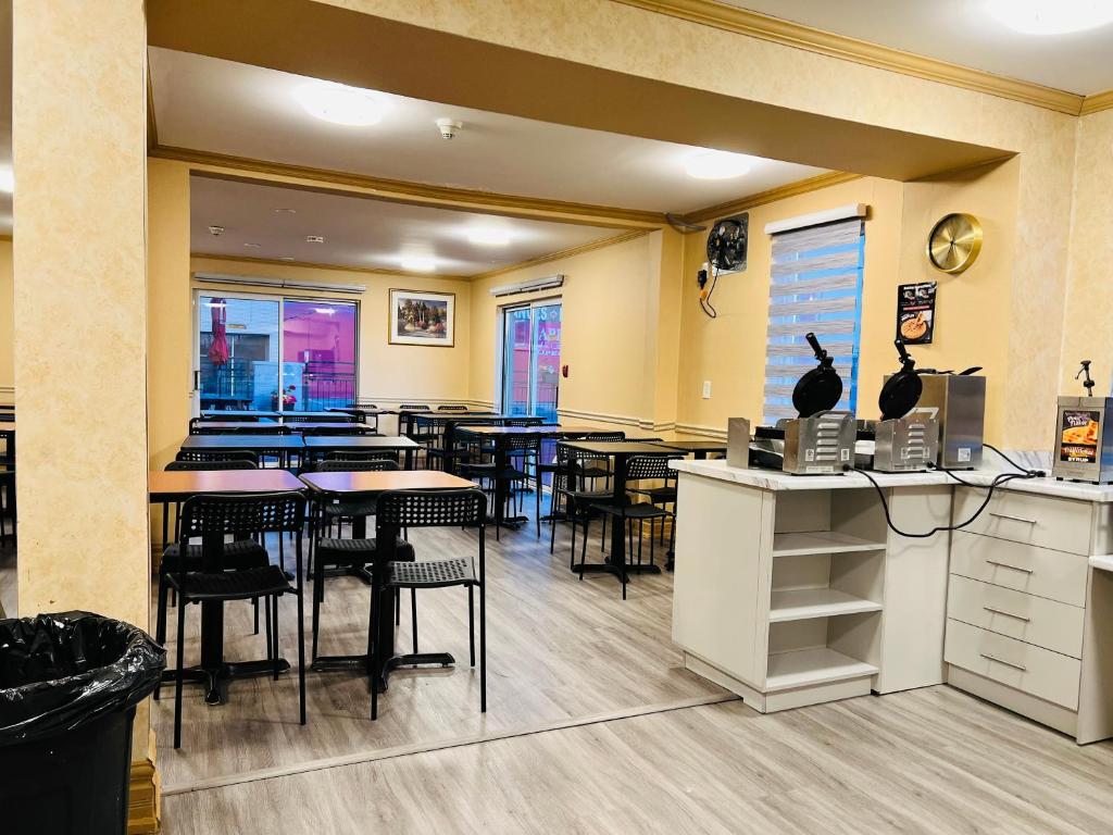 El área de trabajo o centro de convenciones de The Glengate Hotel & Suites