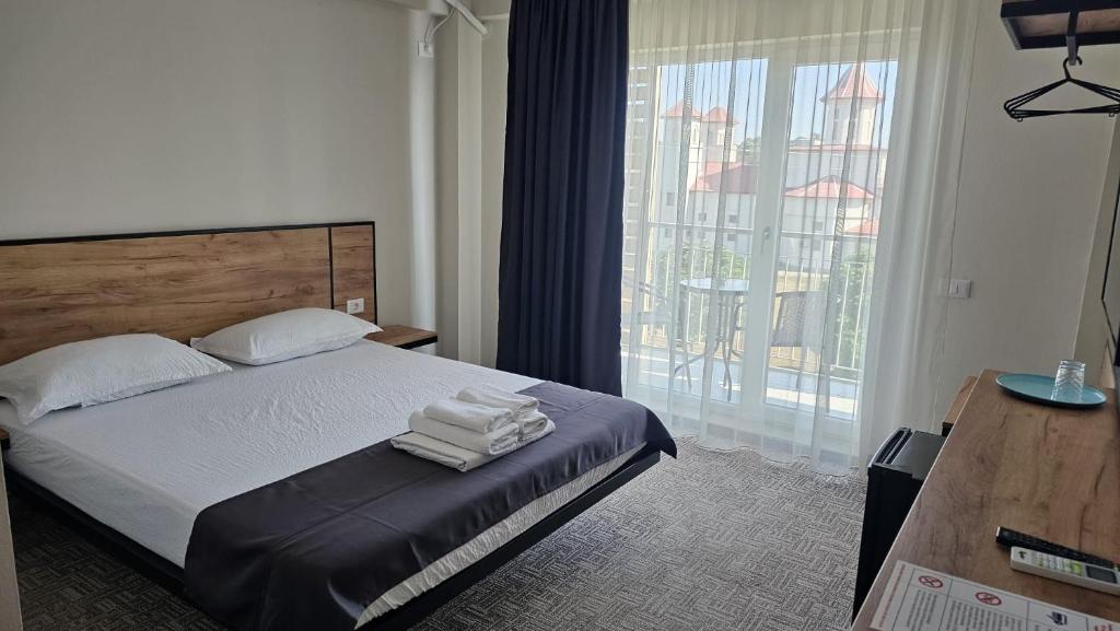 a hotel room with a bed with towels on it at ALYA Sea Escape Costinesti - parcare gratuita in Costinesti