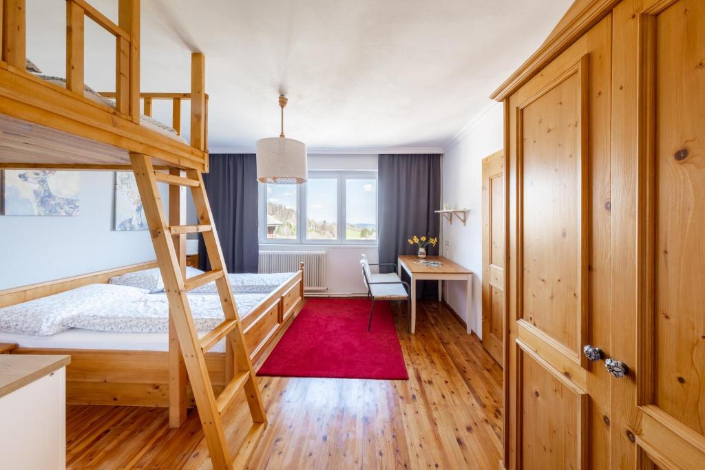 a bedroom with a bunk bed and a desk at Urlaub am Jauerling 