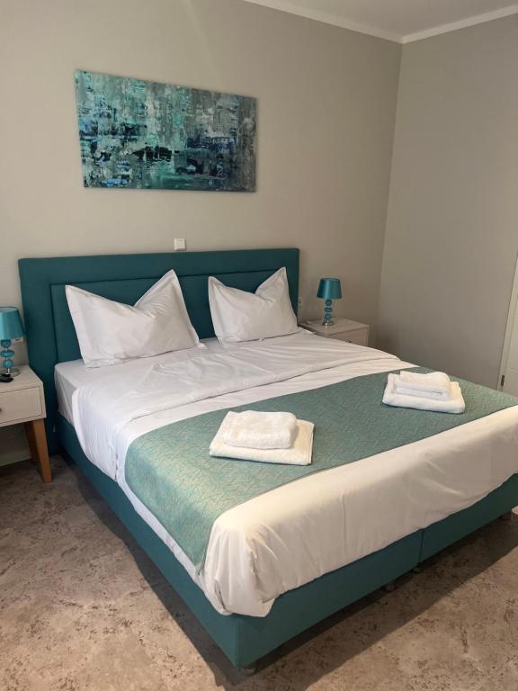 Postel nebo postele na pokoji v ubytování Aneton Garni Hotel
