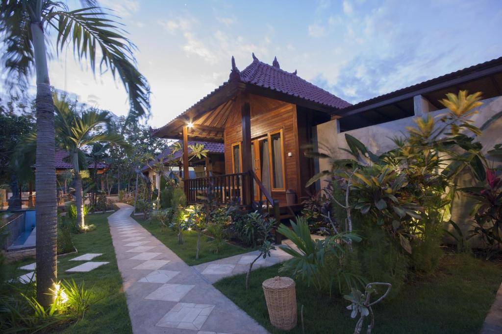 a house with a pathway next to a resort at Amora Hut's in Nusa Lembongan