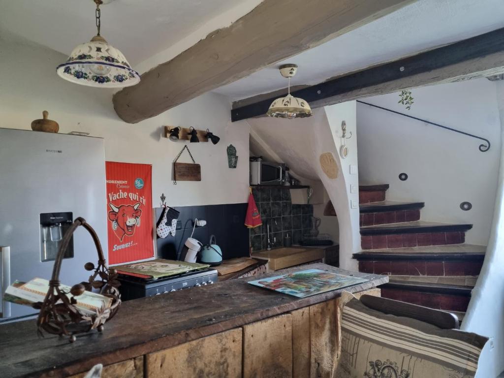 Zdjęcie z galerii obiektu Maison ancienne romantique avec terrasse panoramique w mieście Vaison-la-Romaine