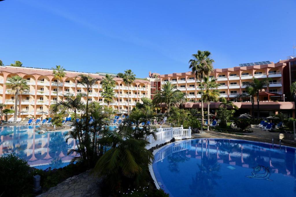 Bazén v ubytování Hotel Puerto Palace nebo v jeho okolí