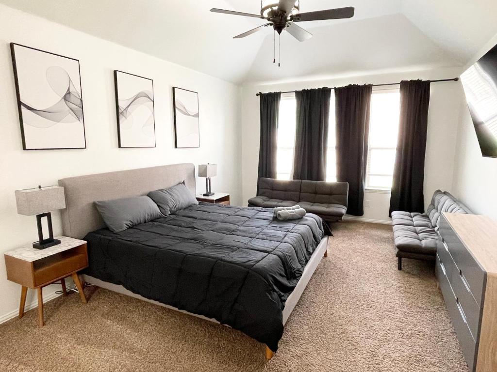 a bedroom with a bed and a couch at Hot Tub 4BR Home - Huge Backyard, Game Room, Porch in Little Elm