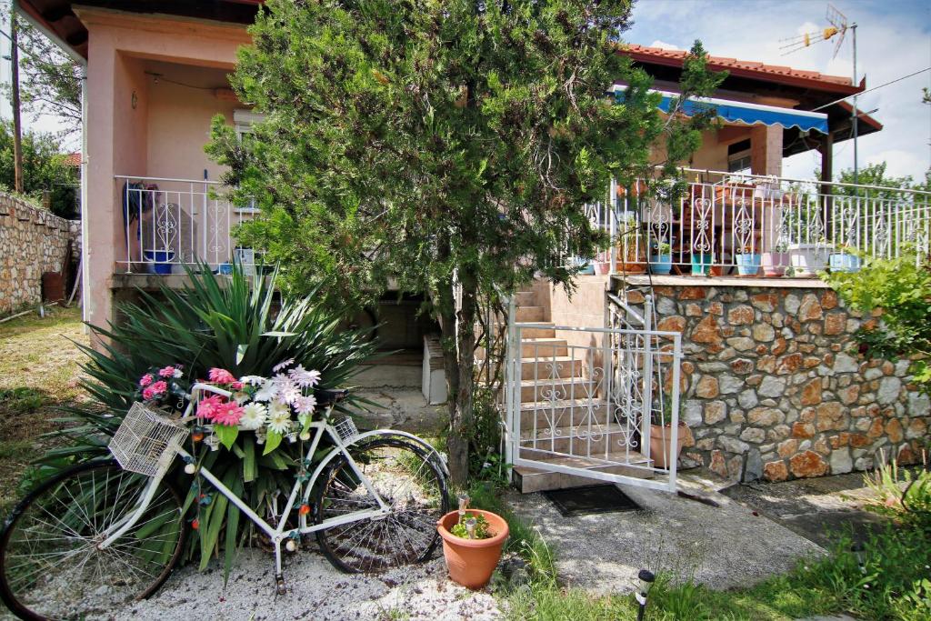 Countryside Cottage with Garden & Lake View - Maison De Deux Chambres