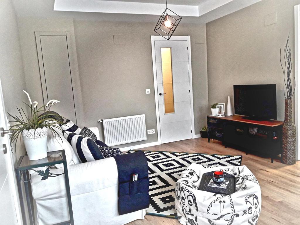 TV a/nebo společenská místnost v ubytování COSTA NORTE GYM Apartamento con Terraza Garaje y Piscina