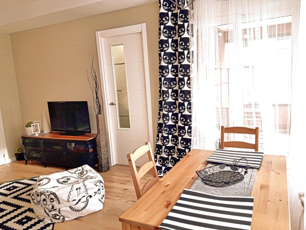 TV a/nebo společenská místnost v ubytování COSTA NORTE GYM Apartamento con Terraza Garaje y Piscina