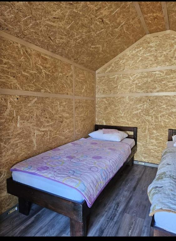Letto o letti in una camera di Camp Miroc water
