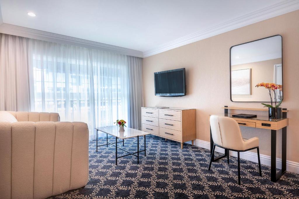 Beverly Hills Plaza Hotel & Spa - Queen Junior Suite
