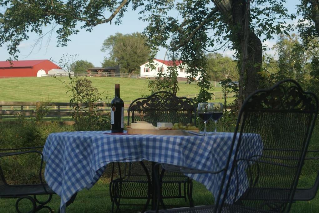 una mesa con una botella de vino y una copa en Farm living at it's best!, 