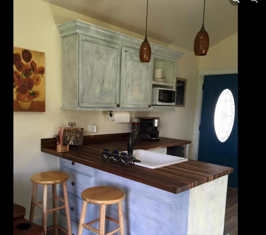 Sam’s Cottage on the Greens - Housity