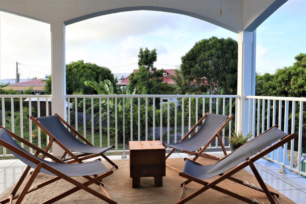 Balkón nebo terasa v ubytování Ti-Coco Lodge - Calme Spacieux Vue Nature Proche Commerces Plages