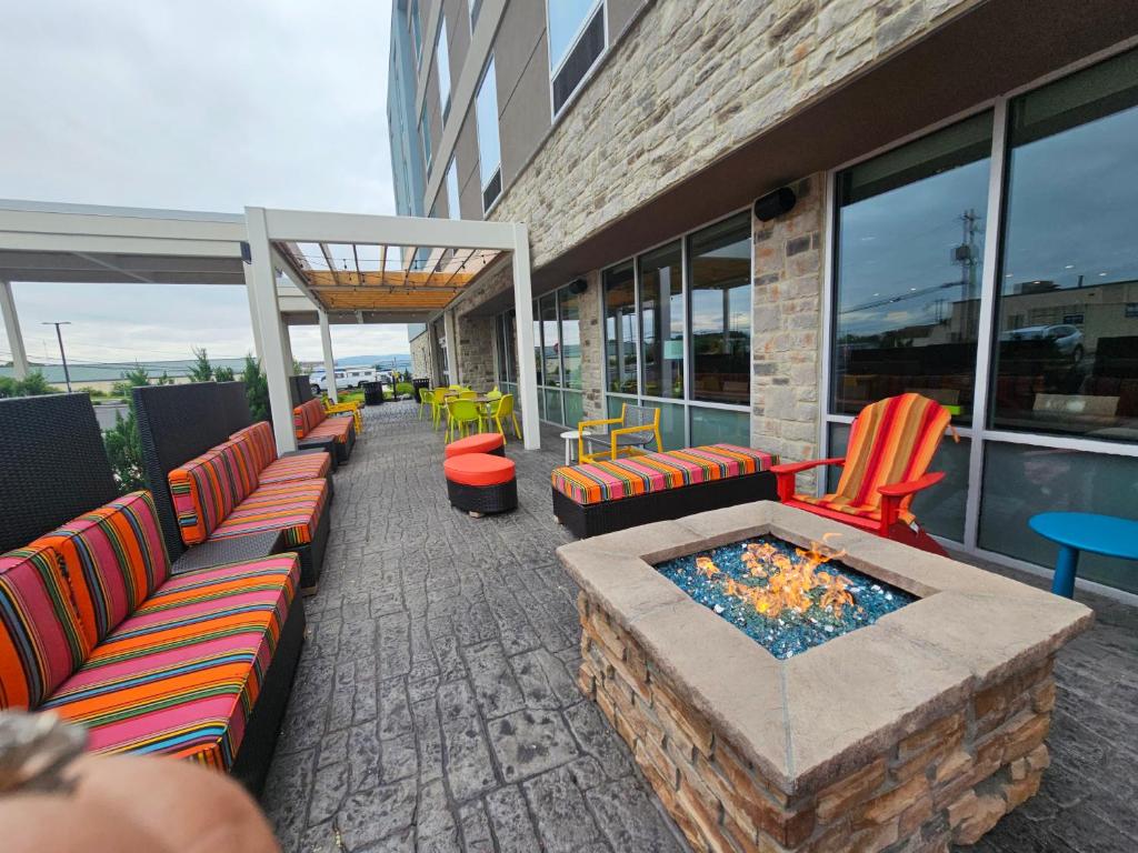 Home2 Suites By Hilton Allentown Bethlehem Airport photo