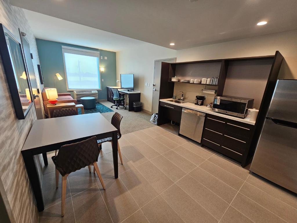 Home2 Suites By Hilton Allentown Bethlehem Airport photo
