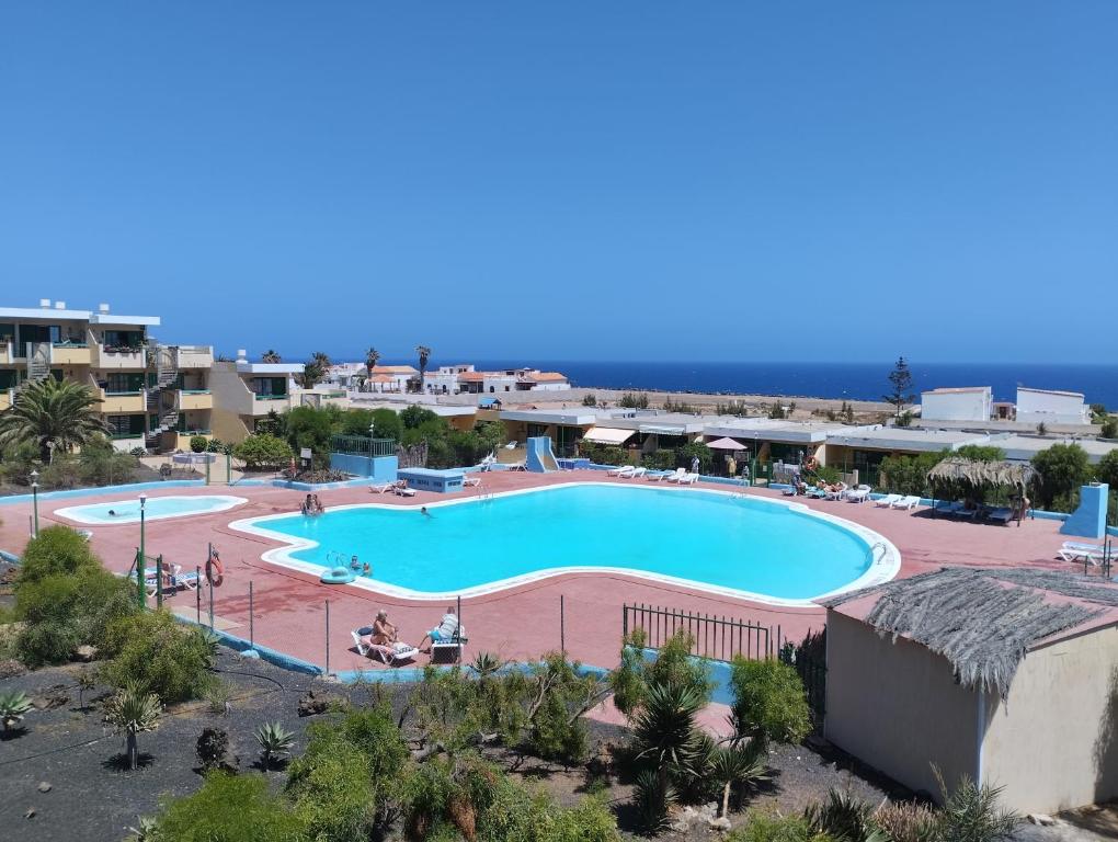 Bazén v ubytovaní Apartamento Costa de Antigua cerca de Caleta de Fuste alebo v jeho blízkosti