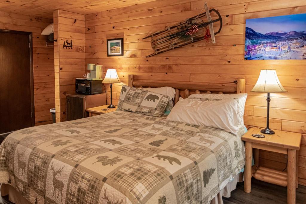 Postel nebo postele na pokoji v ubytování Nicky's Resort