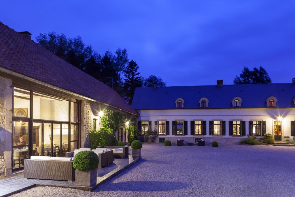 an exterior view of a building at night at Logis La Ferme Du Vert in Wierre-Effroy