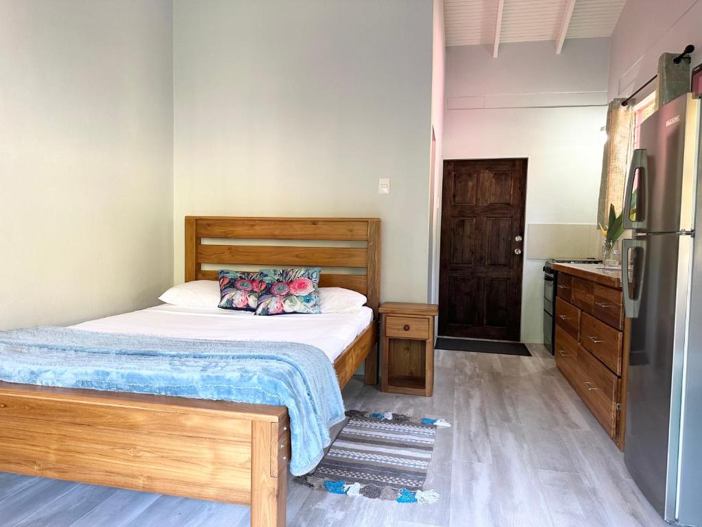 Postel nebo postele na pokoji v ubytování Guava Shores Castara