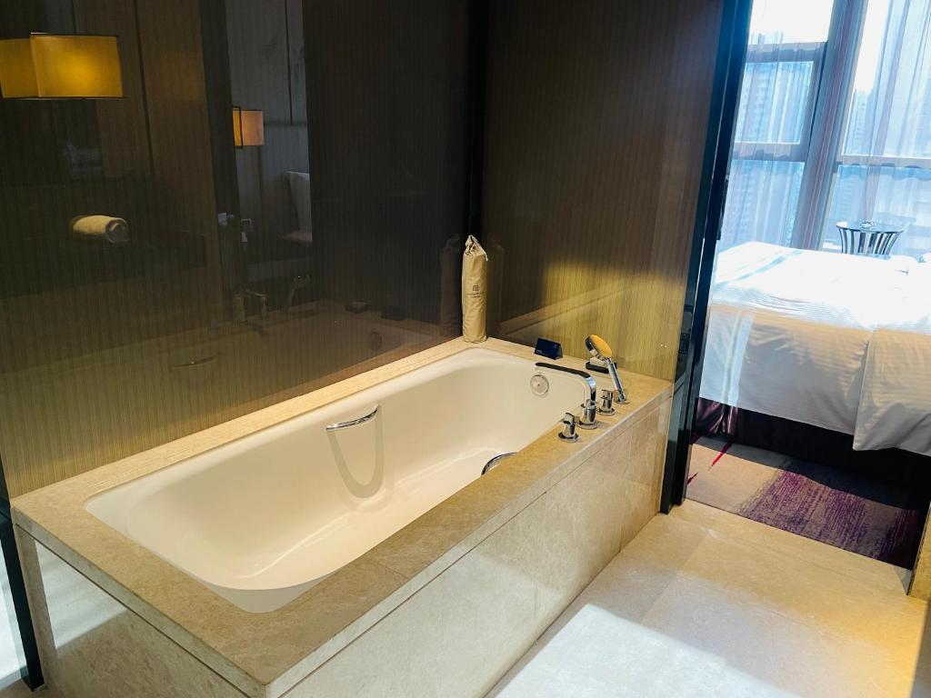 Postel nebo postele na pokoji v ubytování Maanshan Wanda Realm Hotel