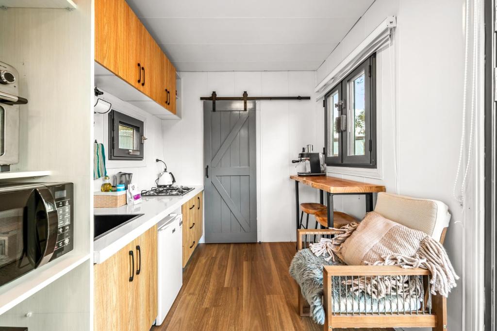 Kuchyň nebo kuchyňský kout v ubytování Tiny Home - Redbird
