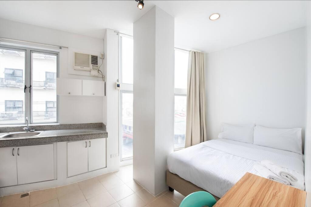 Ένα ή περισσότερα κρεβάτια σε δωμάτιο στο JP Santiago Studio Makati J206