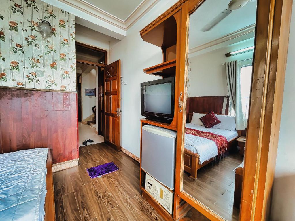 Postel nebo postele na pokoji v ubytování Quang Vinh 2 Hotel