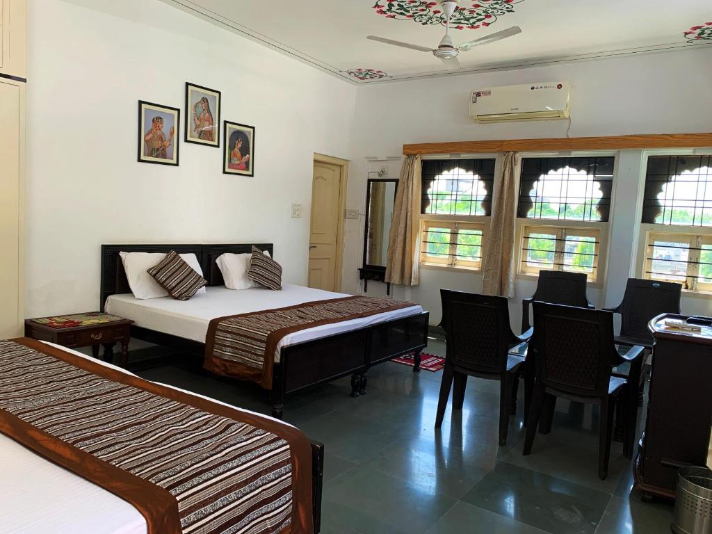 Gadh Ganesh Homestay - Deluxe Four Bed Room