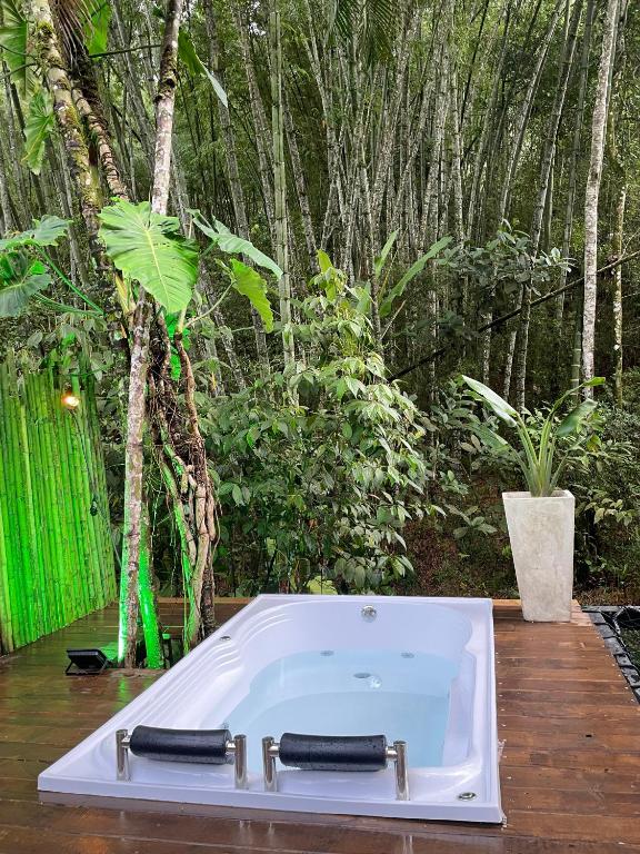 Aed väljaspool majutusasutust ALMAH GLAMPING