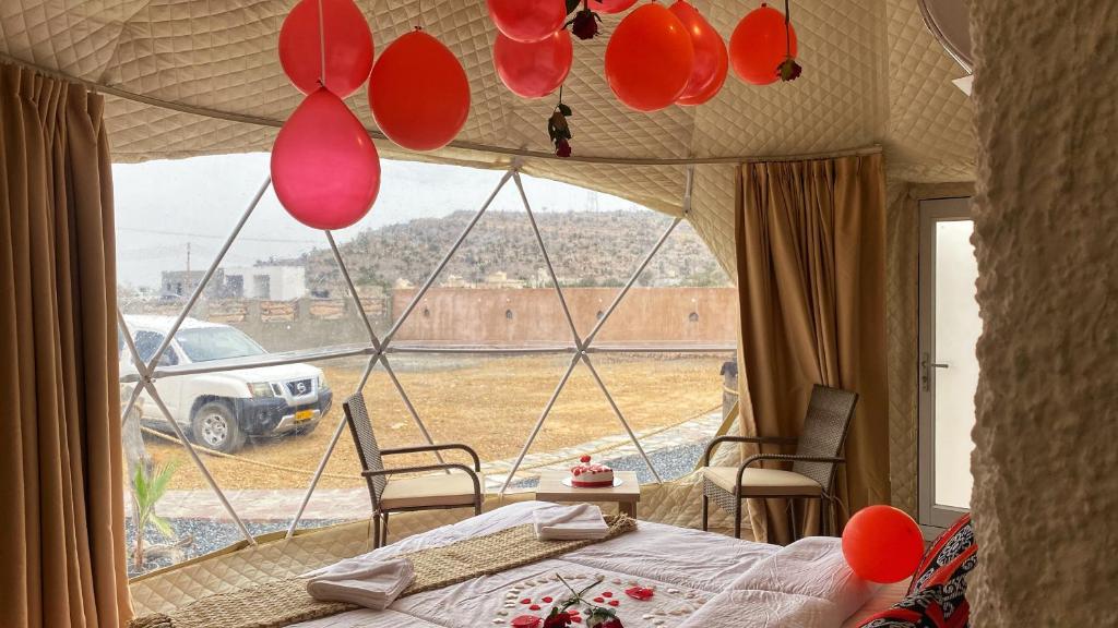 Postel nebo postele na pokoji v ubytování Jabal shams domes