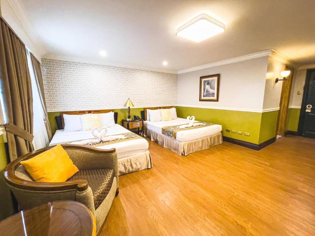 Postel nebo postele na pokoji v ubytování Miramar Hotel