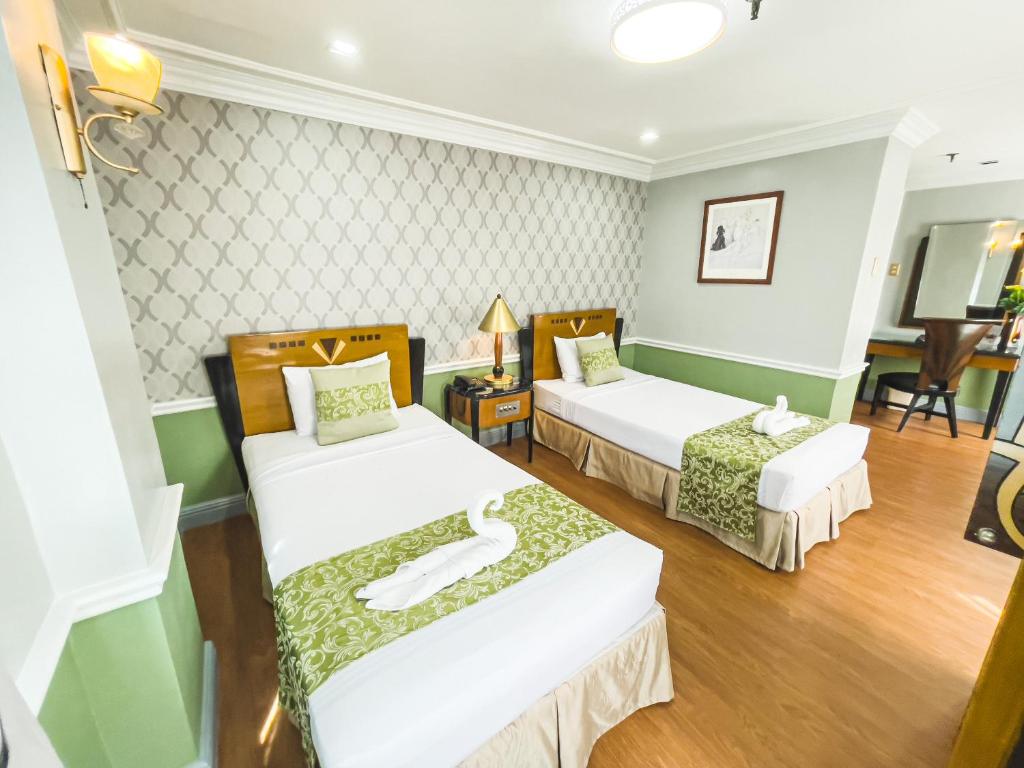 Postel nebo postele na pokoji v ubytování Miramar Hotel