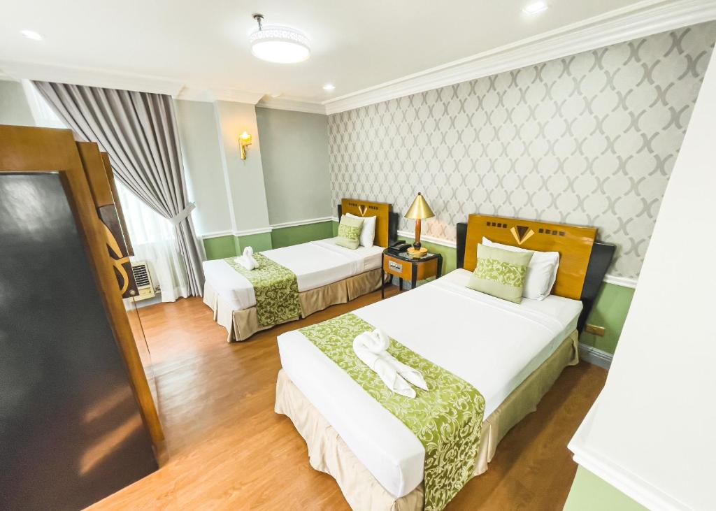 Postel nebo postele na pokoji v ubytování Miramar Hotel