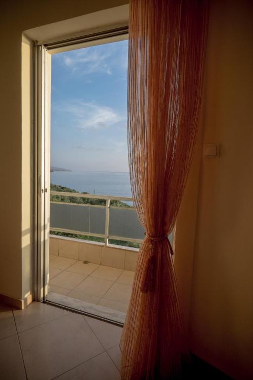Nespecifikovaný výhled na moře nebo výhled na moře při pohledu z hotelu