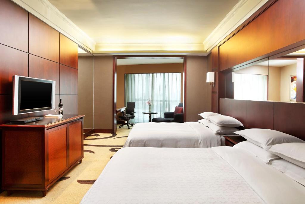 TV a/nebo společenská místnost v ubytování Sheraton Shenzhen Futian Hotel