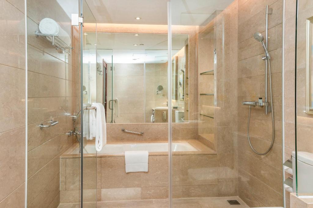 Koupelna v ubytování Sheraton Shenzhen Futian Hotel