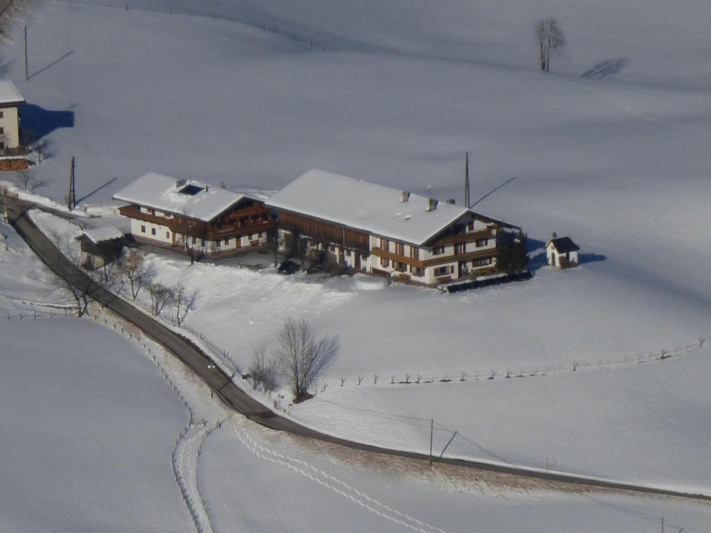 Obiekt Bichlhof Riedenberg zimą