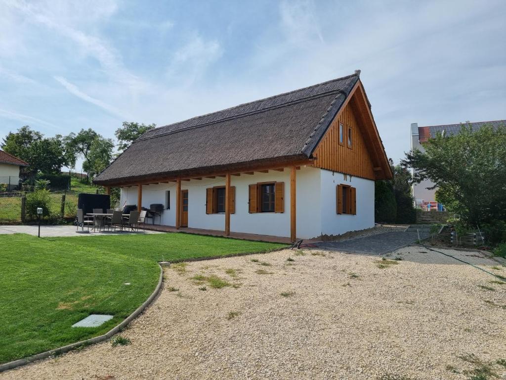 Fotografia z galérie ubytovania Akácfa Vendégház v destinácii Pákozd