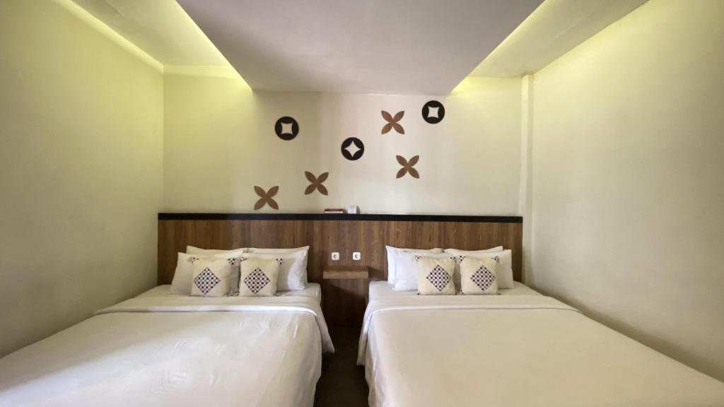 Letto o letti in una camera di Mawar Asri Hotel