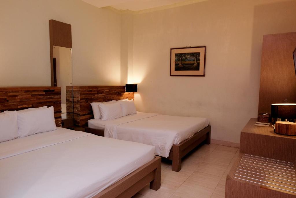 Letto o letti in una camera di Mawar Asri Hotel